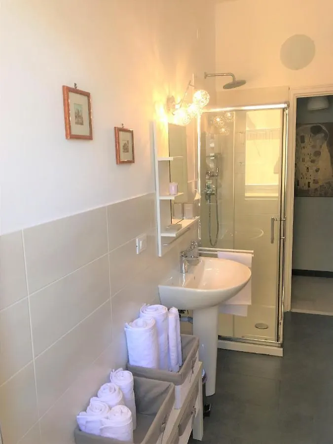 Ines'S Home Gênes 0*,